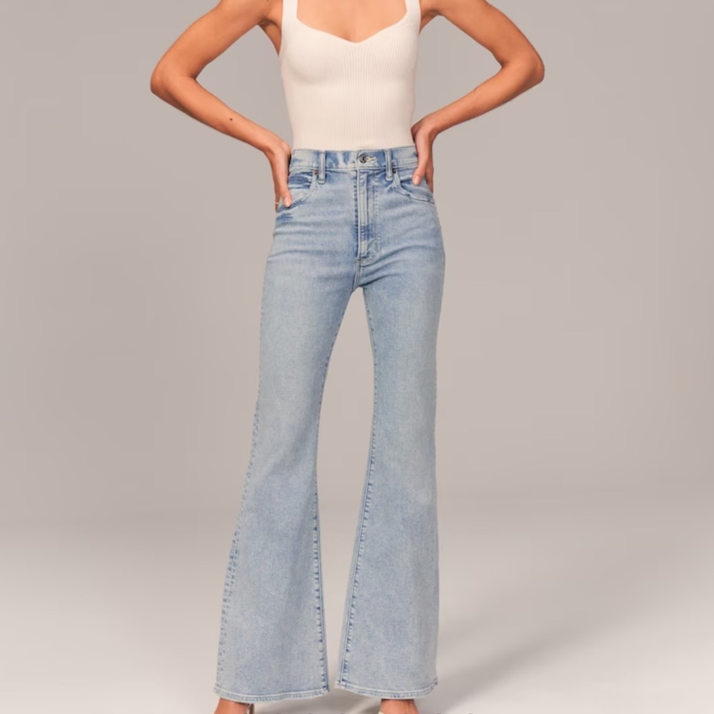 Abercrombie & Fitch Ultra High Rise Stretch Flare Jean. Size 4/27. Light Wash.